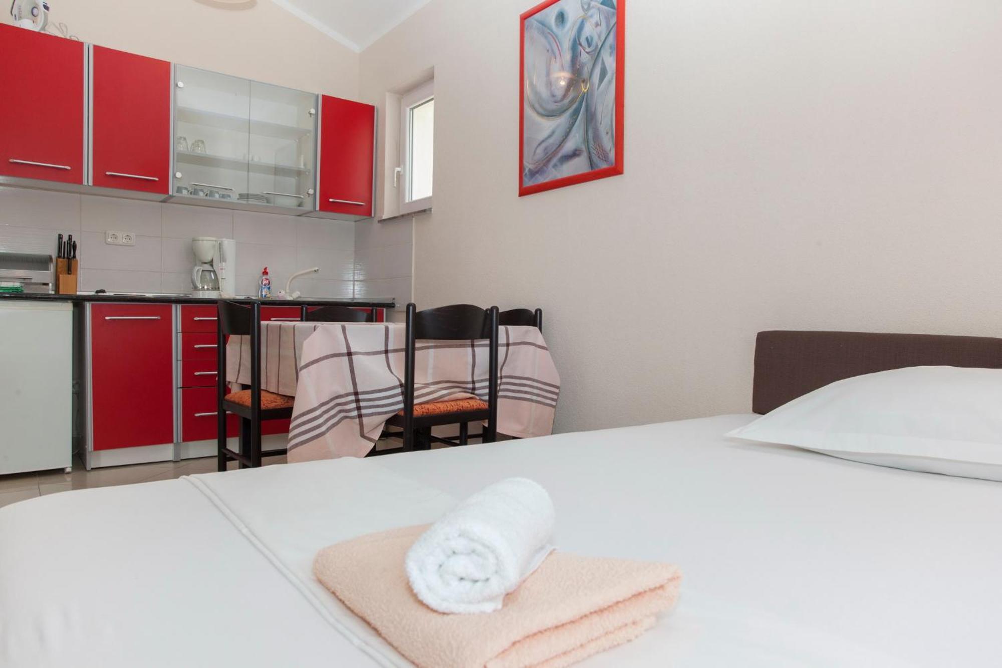 Apartments Damjanovic Makarska Rom bilde