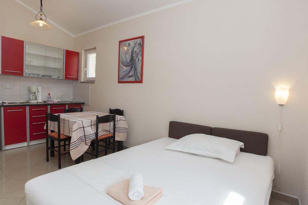 Apartments Damjanovic Makarska Rom bilde